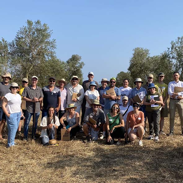 Alumnes d’arreu aprenent sobre agricultura regenerativa a Can Font
